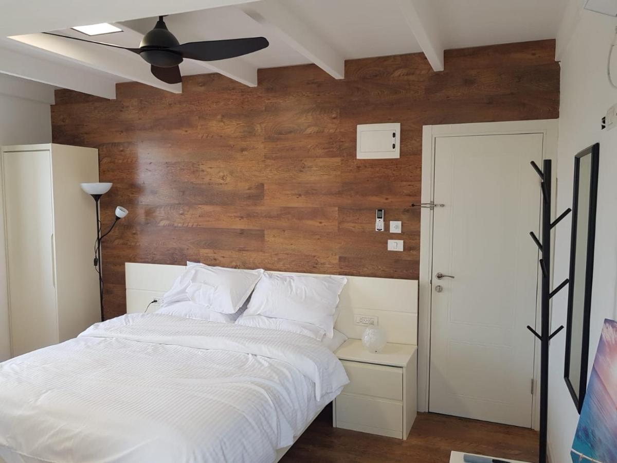 Boutique 22 Guest Rooms Хайфа Екстериор снимка