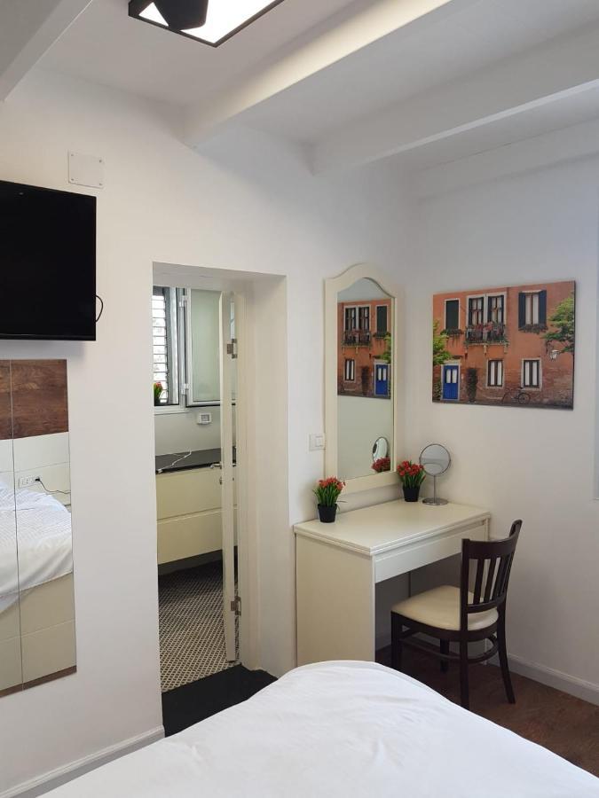 Boutique 22 Guest Rooms Хайфа Екстериор снимка